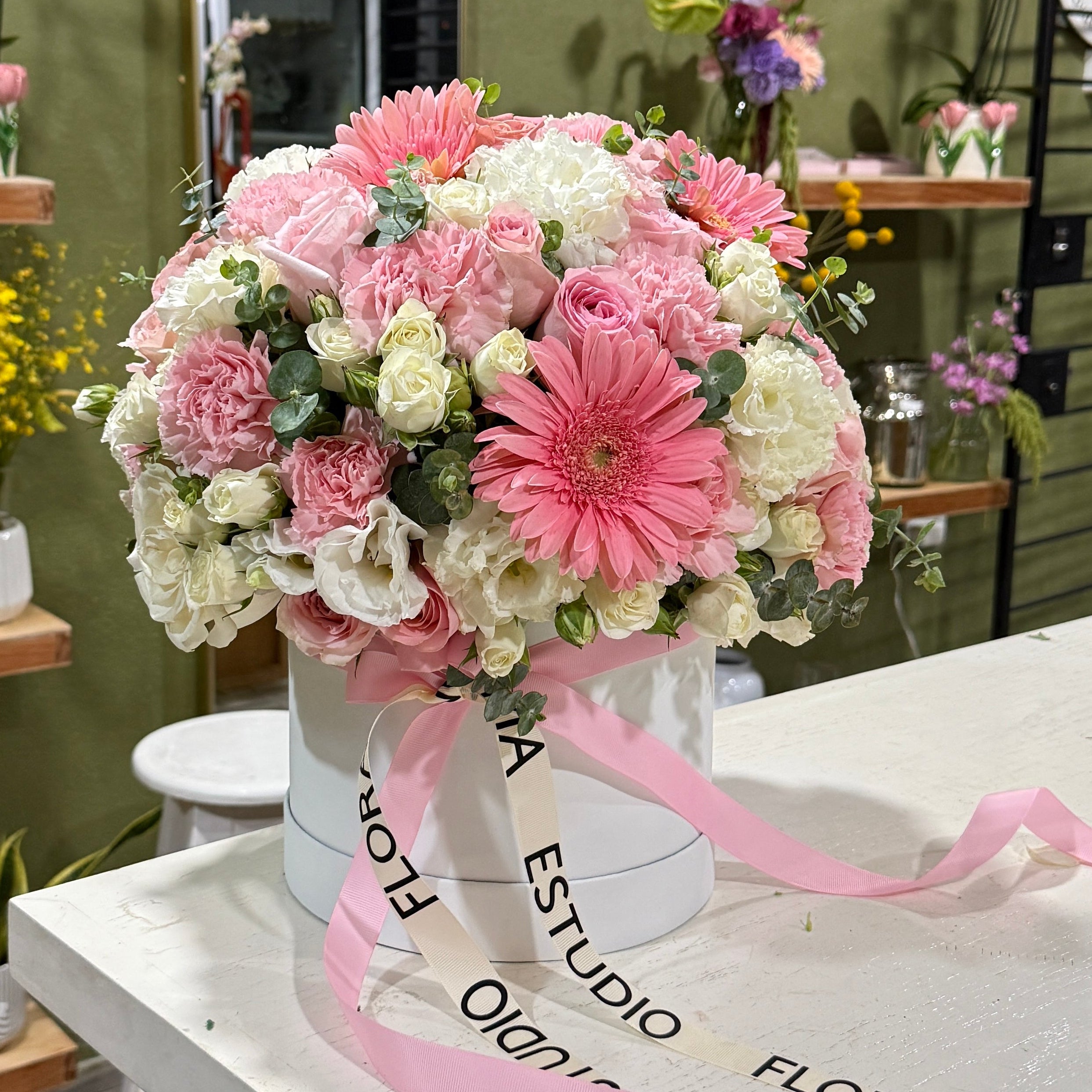 Caja con gerberas
